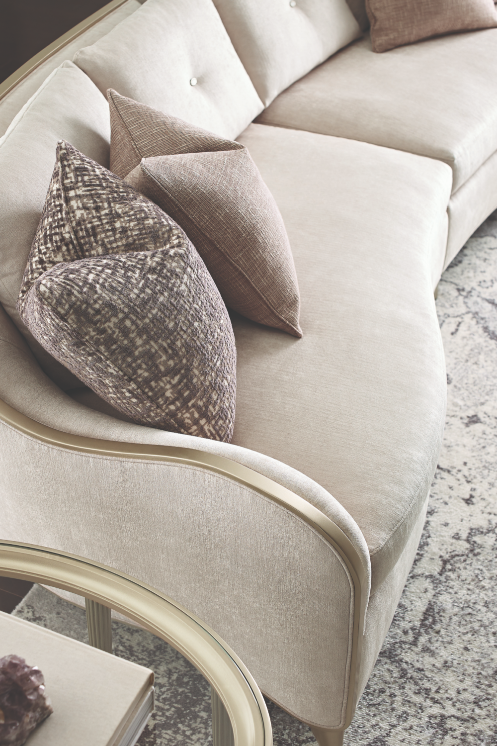 Oval Modern Cocktail Table | Caracole Lillian | Caracole.eu.com