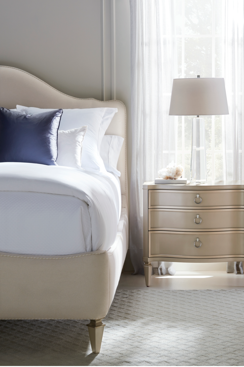 Camel-Back Modern Bed | Caracole A Night In Paris | Caracole.eu.com