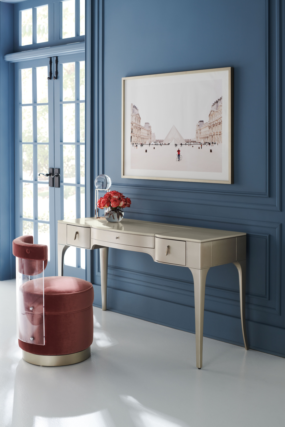 Flip Top Mirror Vanity Table | Caracole Kiss N Makeup | Caracole.eu.com