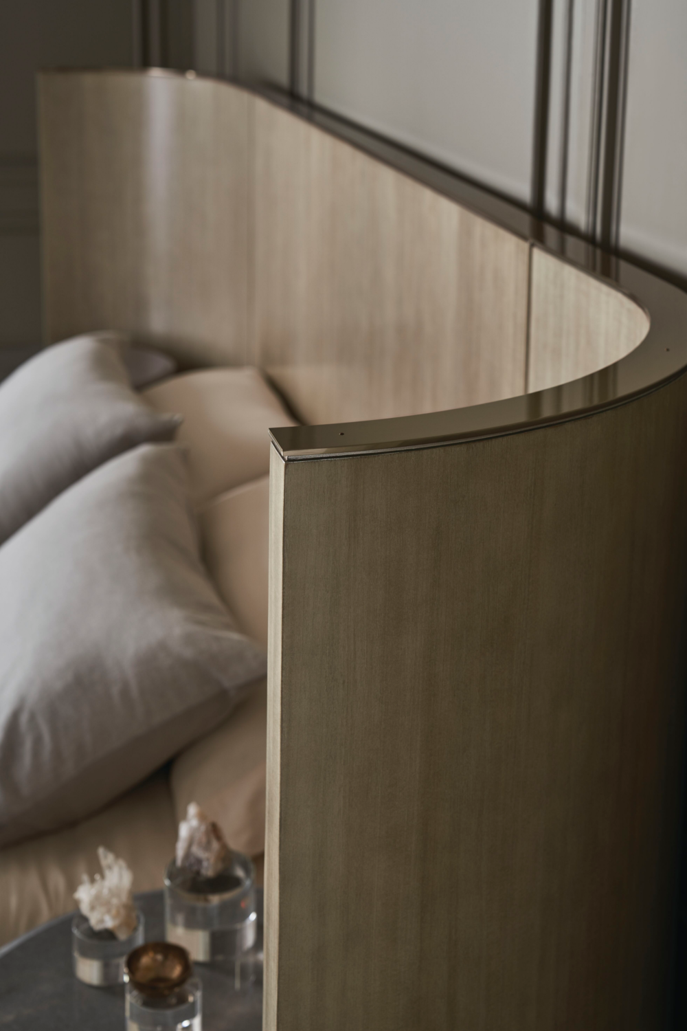 Gray Minimalist Winged Bed | Caracole Dream Chaser | Caracole.eu.com