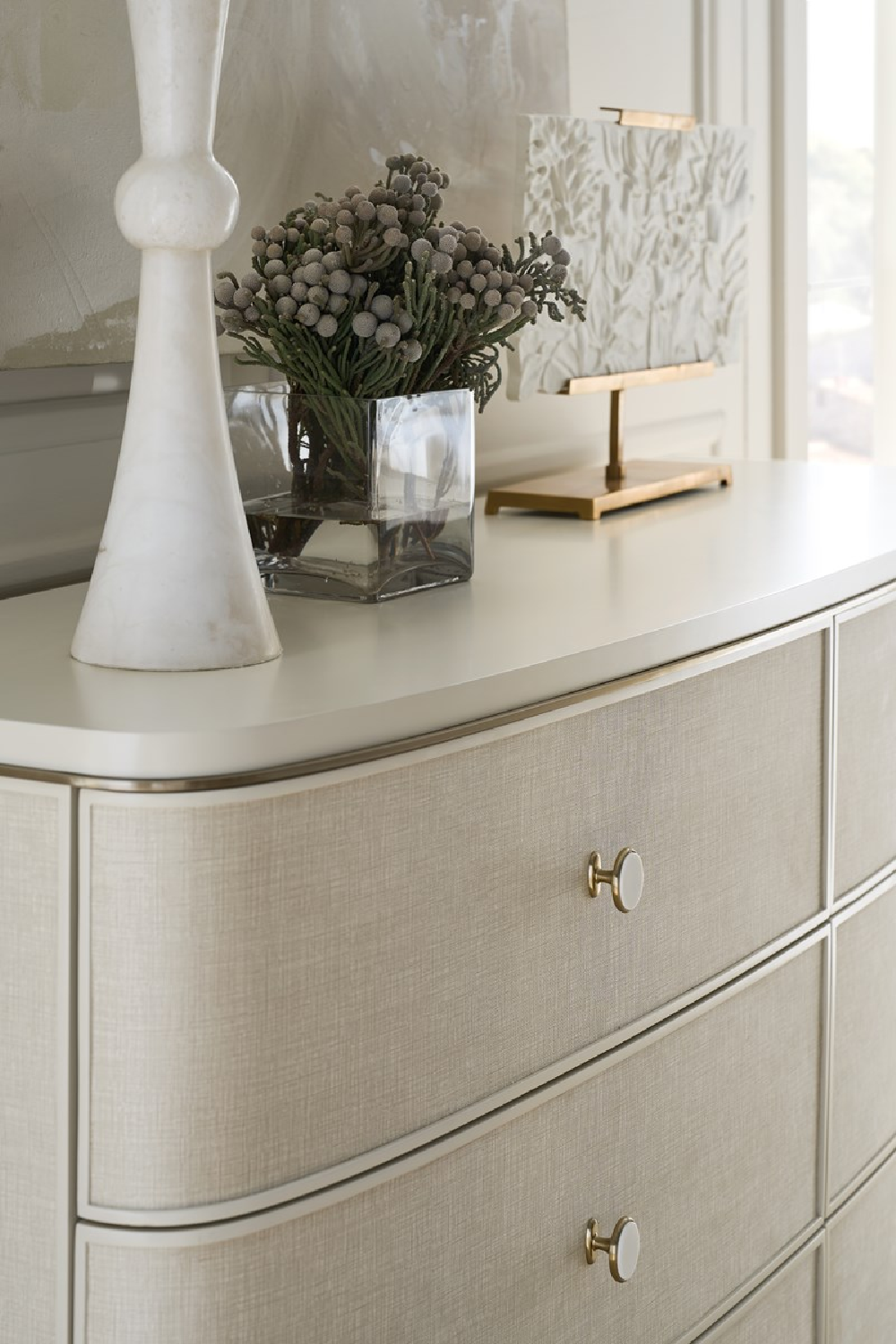 Cream Linen 6-Drawer Dresser | Caracole Lyon | Caracole.eu.com