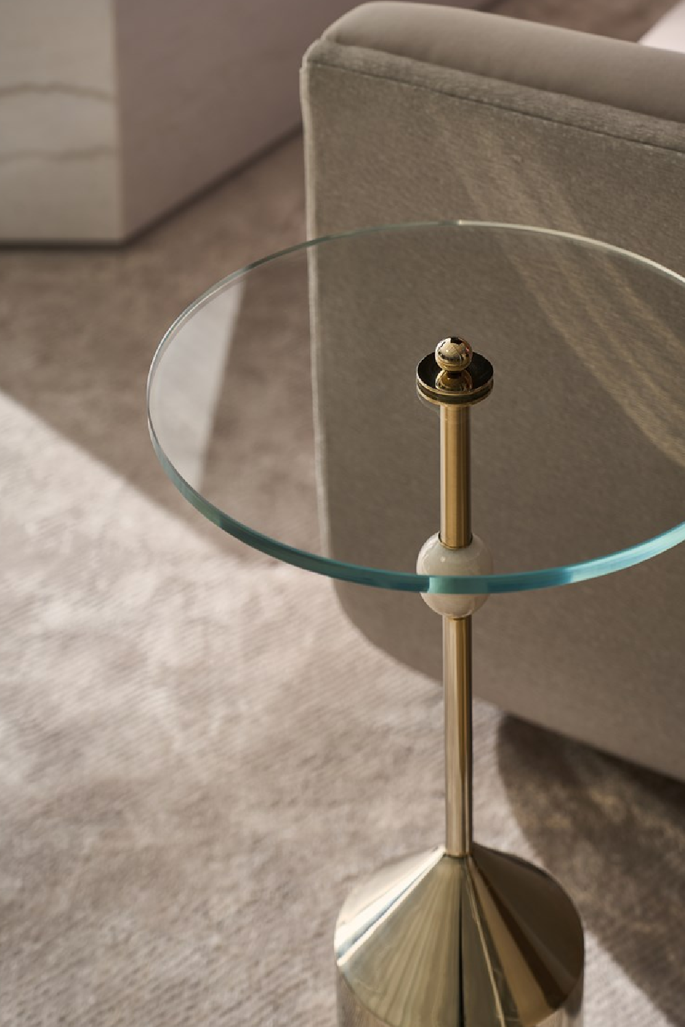 Clear Glass Pedestal Side Table | Caracole Alpha | Caracole.eu.com