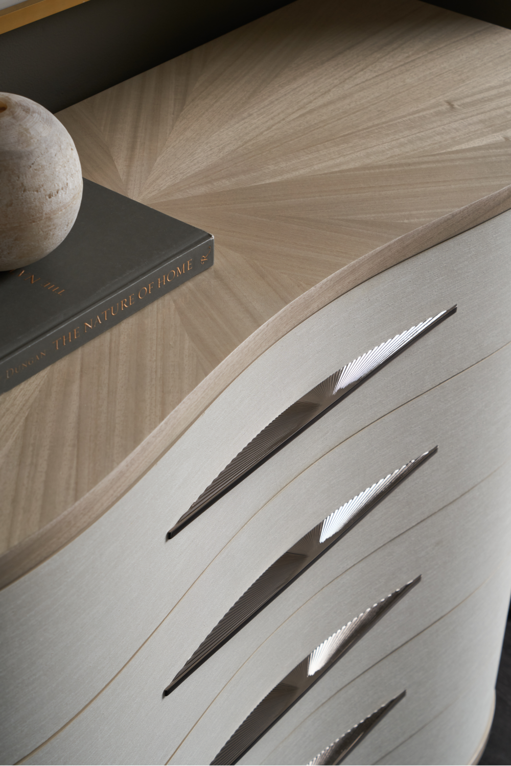 Vinyl Curved Dresser | Caracole Meandrous | Caracole.eu.com