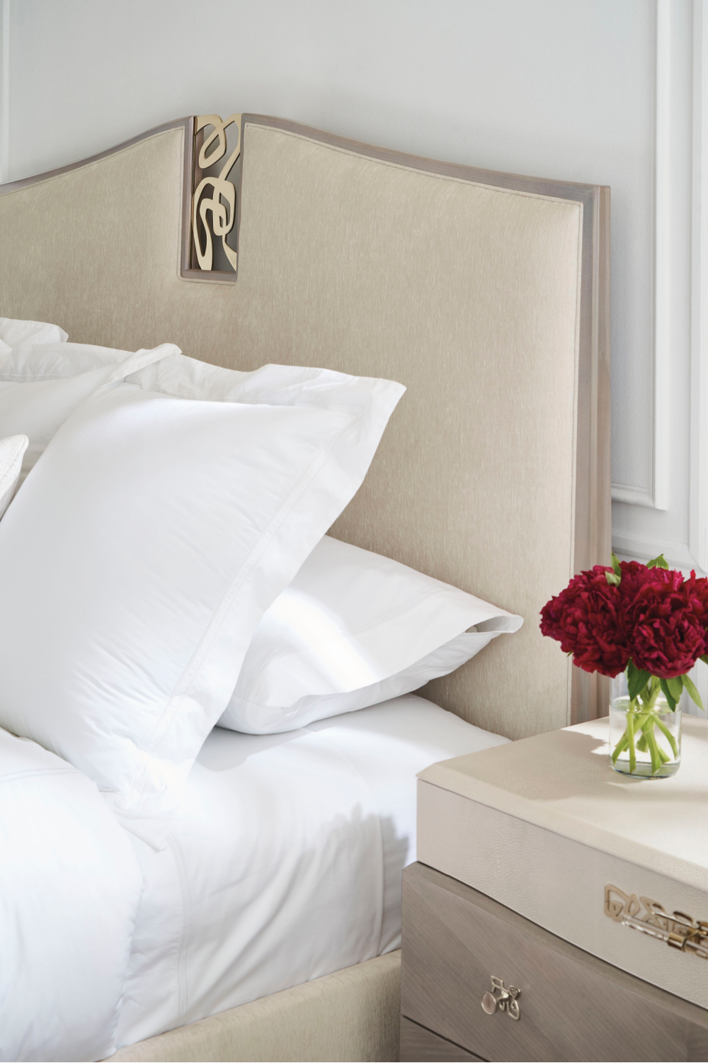 Cream Chenille Modern Bed | Caracole Crescendo | Caracole.eu.com