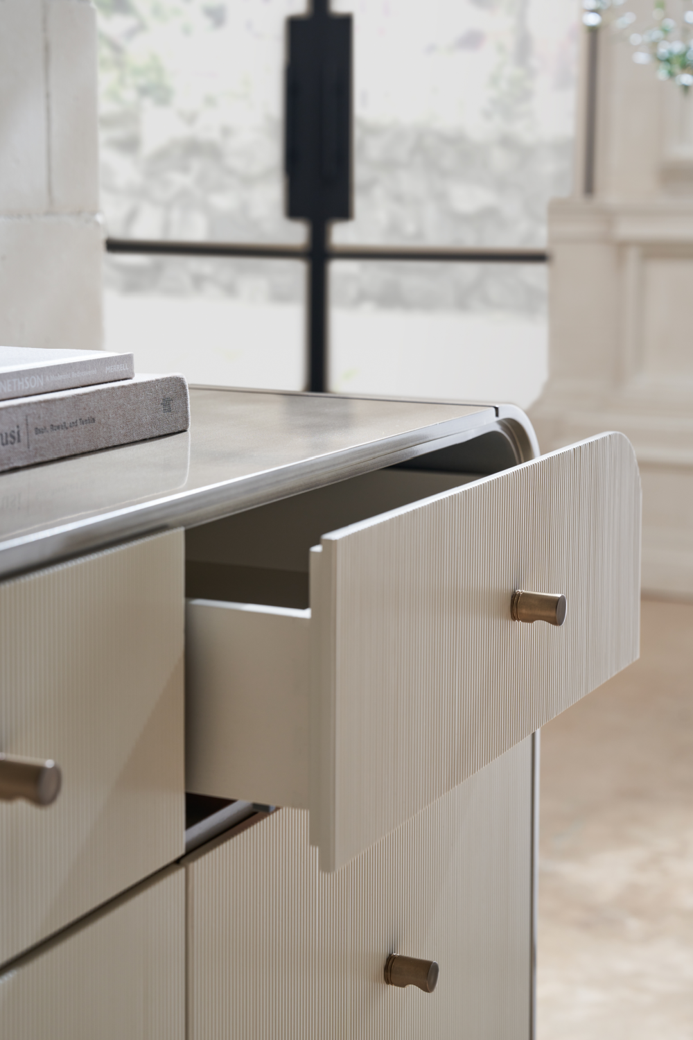 Fluted 10-Drawer Dresser | Caracole Circadian | Caracole.eu.com