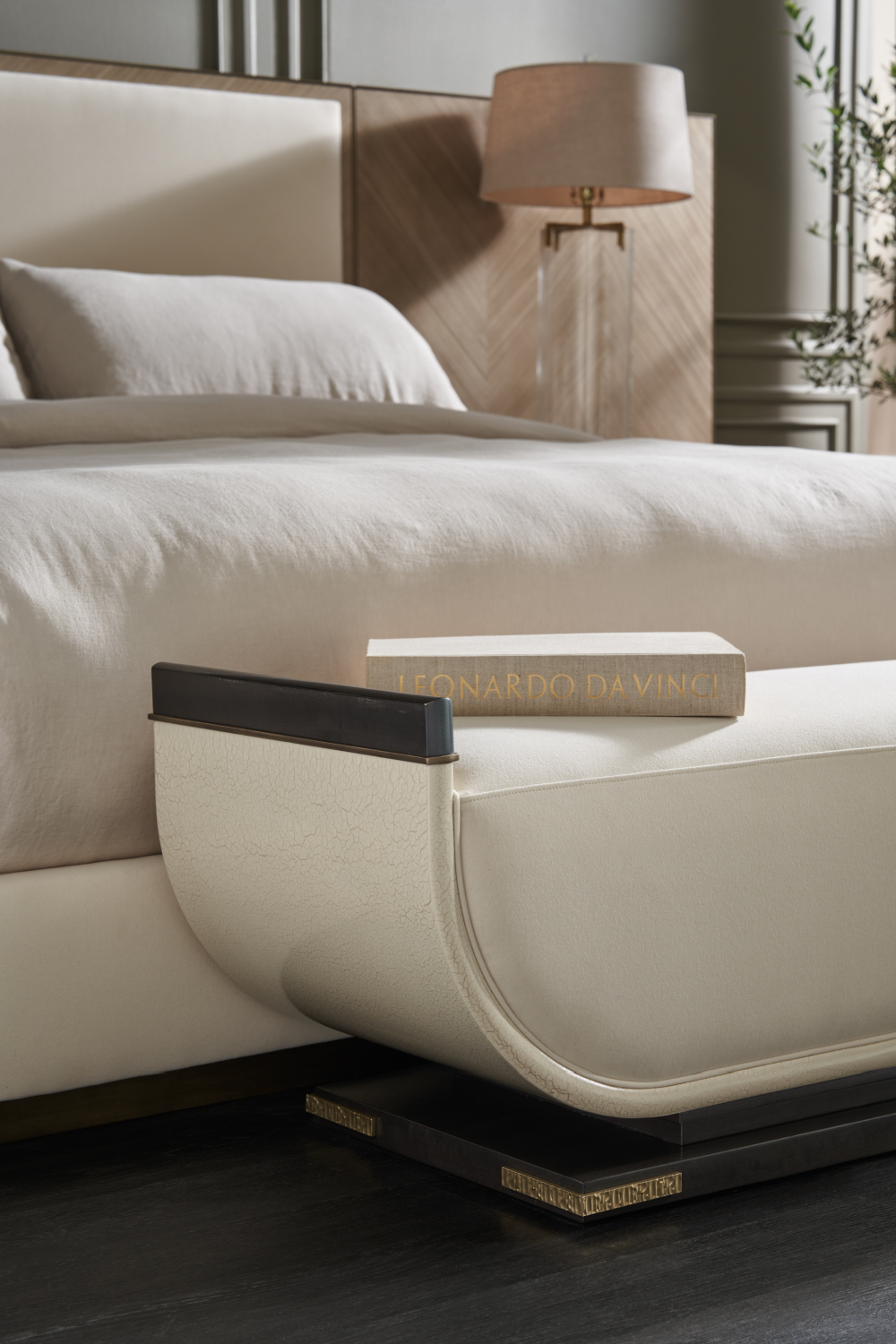 Wing Panelled Cream Bed | Caracole Anthology | Caracole.eu.com