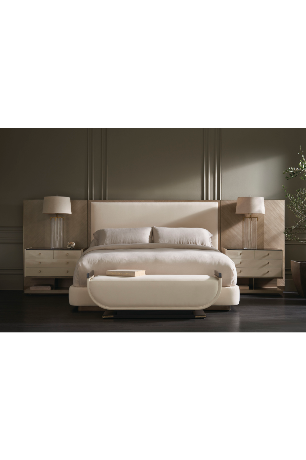 Wing Panelled Cream Bed | Caracole Anthology | Caracole.eu.com