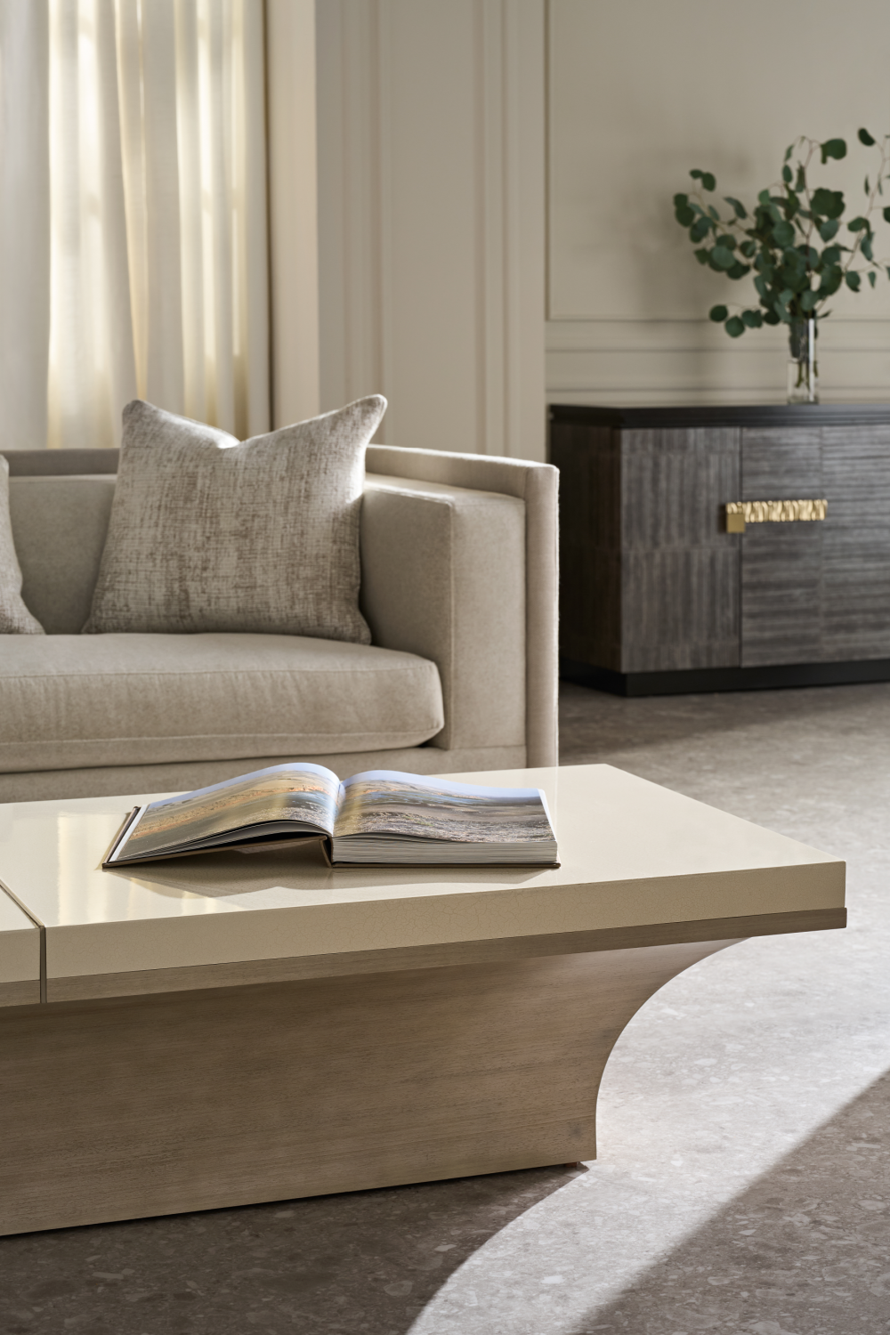 White-Top Modern Cocktail Table | Caracole Full Break | Caracole.eu.com