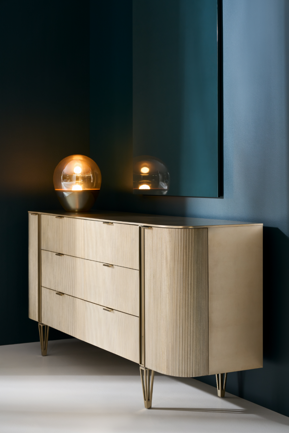 Fluted Front 6-Drawer Dresser | Caracole Love At First Sight | Caracole.eu.com