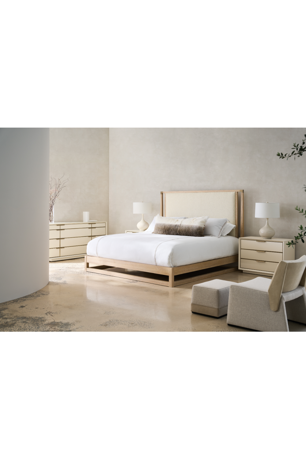 Sun-Drenched Oak Bed | Caracole Pinstripe | Caracole.eu.com