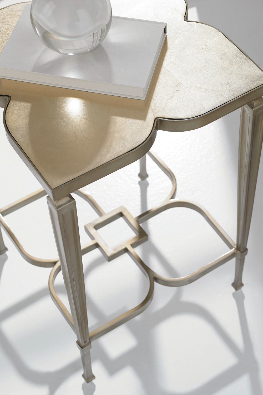 Clover-Shaped Accent Table | Caracole Lucky Charm | Caracole.eu.com