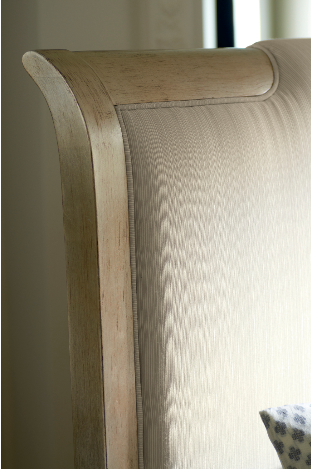 Off White Weave King Bed | Caracole Nite In Shining Armor | Caracole.eu.com