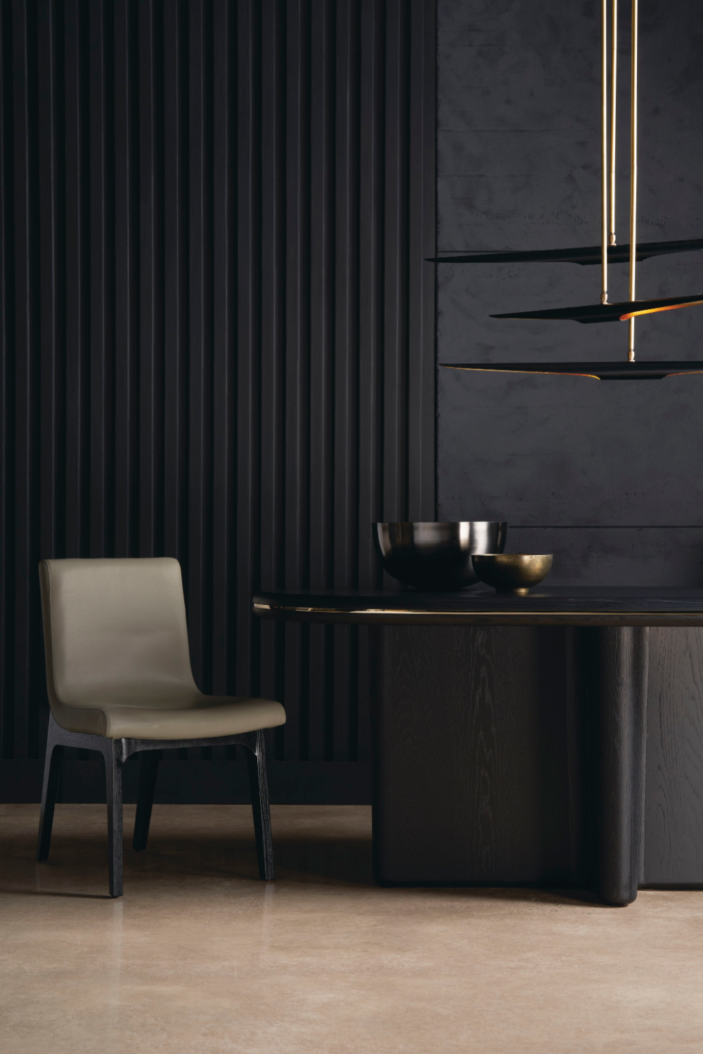 Oval Black Dining Table | Caracole Monty | Caracole.eu.com