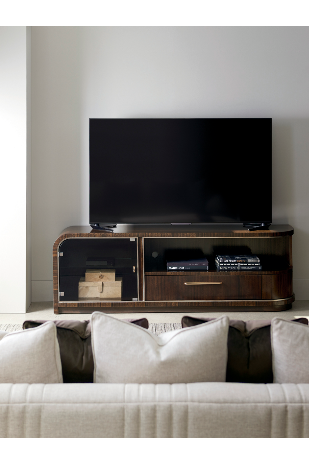 Neutral-Toned Sofa | Caracole Moderne | Caracole.eu.com