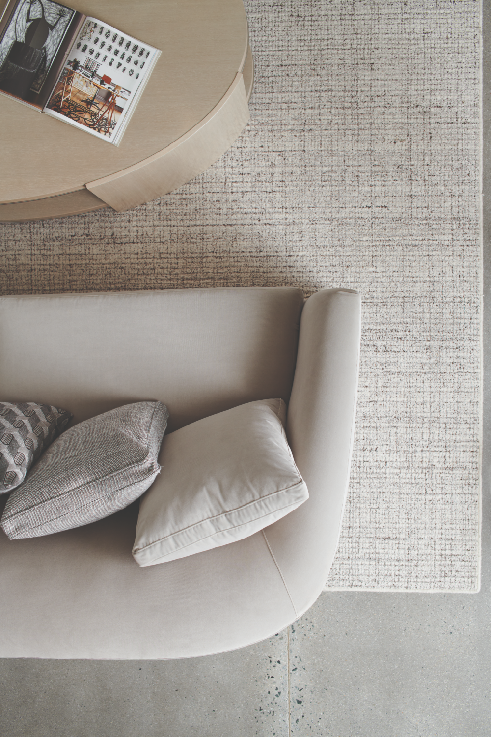 Off White Sofa | Caracole Da Vita | Caracole.eu.com