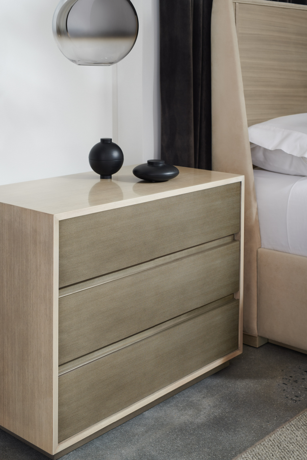 Monochromatic Modern Nightstand L | Caracole Da Vita | Caracole.eu.com