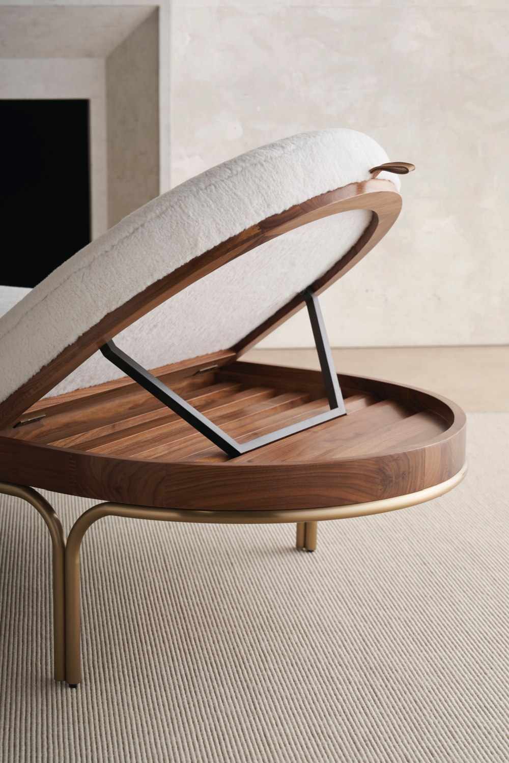 Modern Reclining Chaise Lounge | Caracole Rhythm | Caracole.eu.com