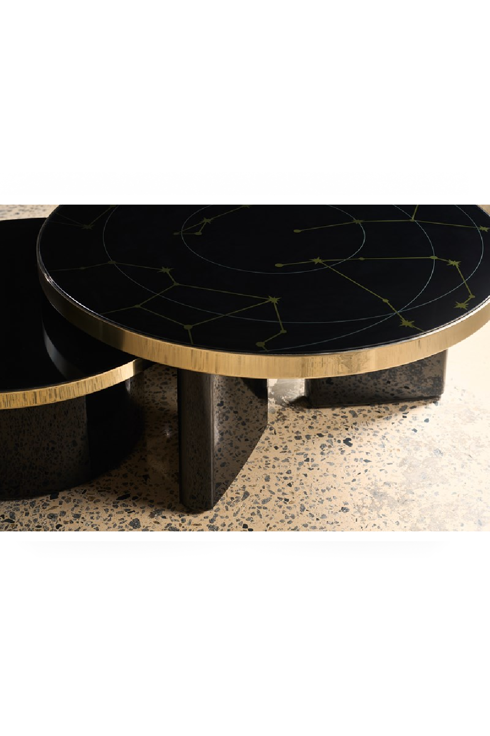 Black Round Coffee Table | Caracole Umbra | Caracole.eu.com