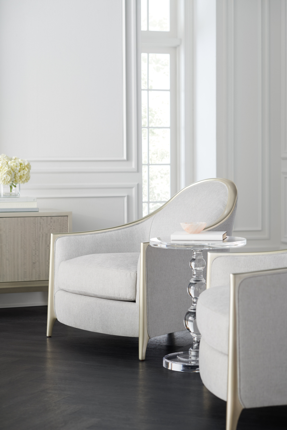 Acrylic Sculpted Side Table | Caracole All Clear | Caracole.eu.com