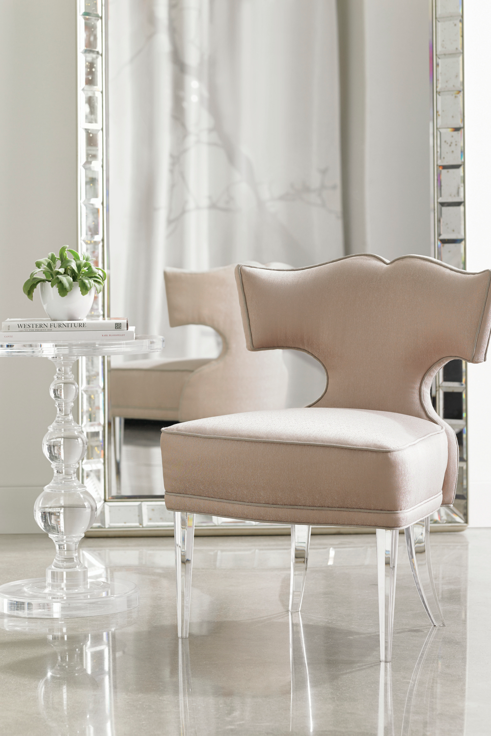 Acrylic Sculpted Side Table | Caracole All Clear | Caracole.eu.com