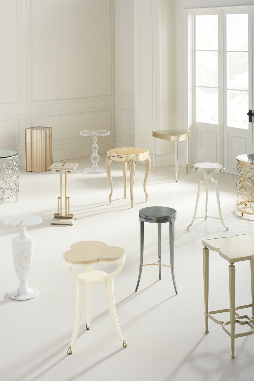 Acrylic Sculpted Side Table | Caracole All Clear | Caracole.eu.com