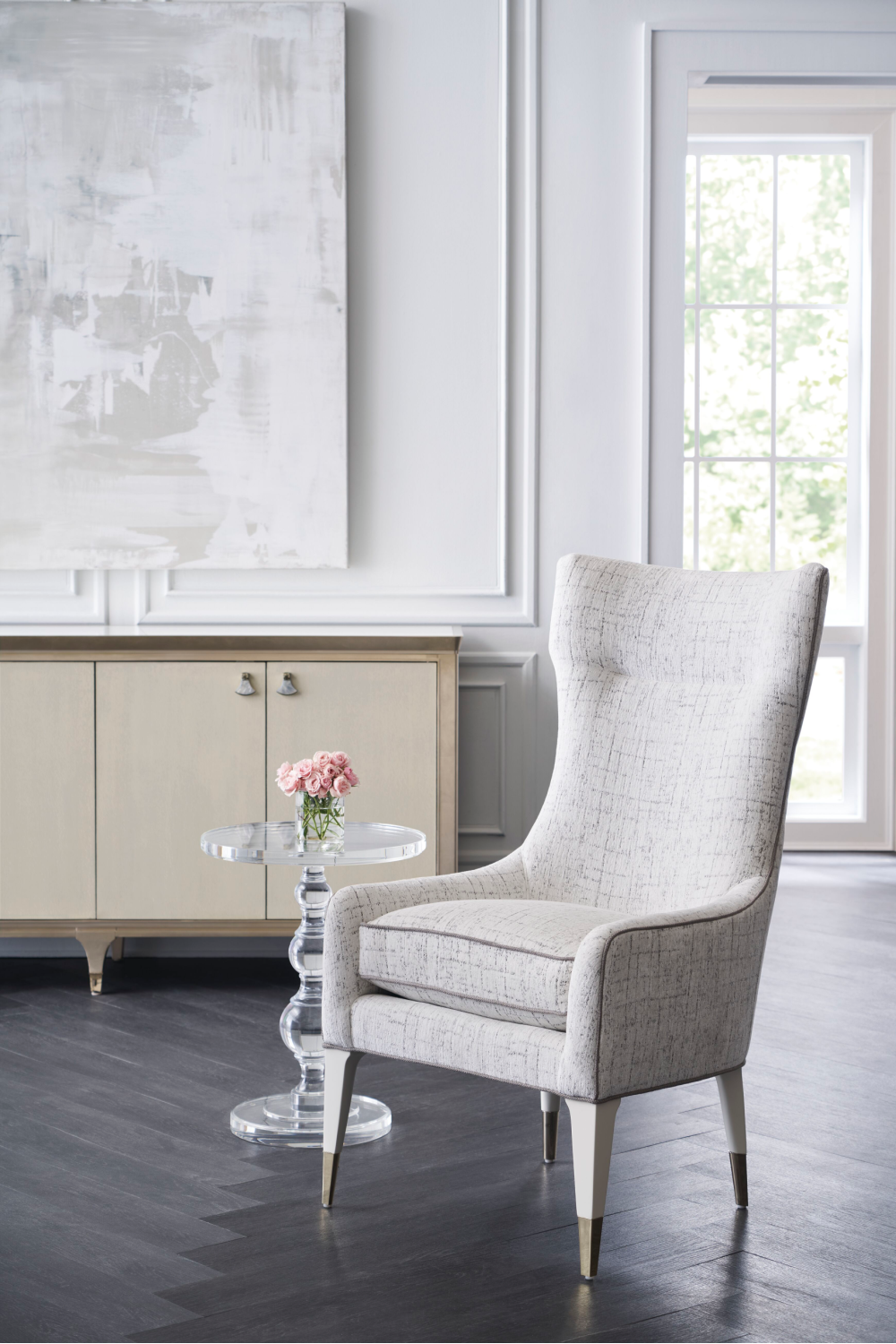 Acrylic Sculpted Side Table | Caracole All Clear | Caracole.eu.com