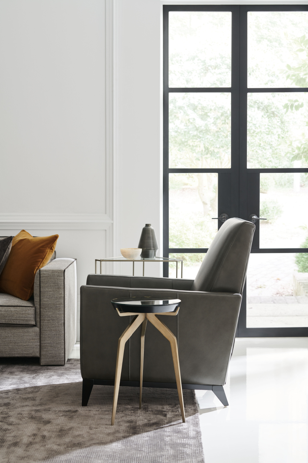 Black Leather Reclining Chair | Caracole Lean On Me | Caracole.eu.com