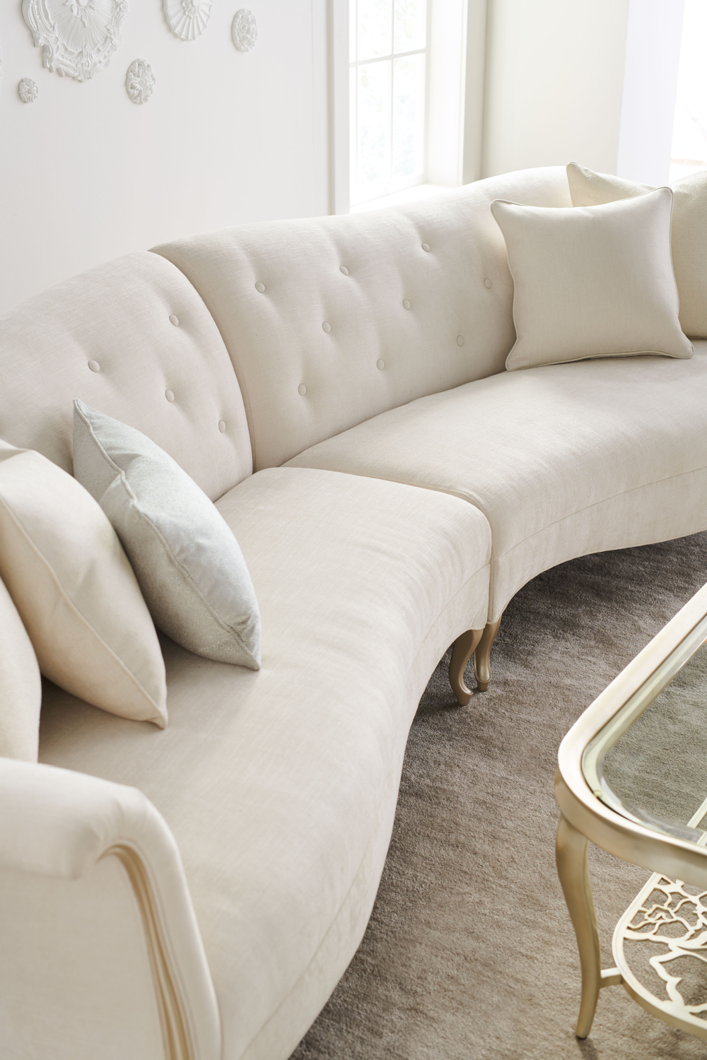 Scrolled Arm Loveseat | Caracole Two To Tango | Caracole.eu.com