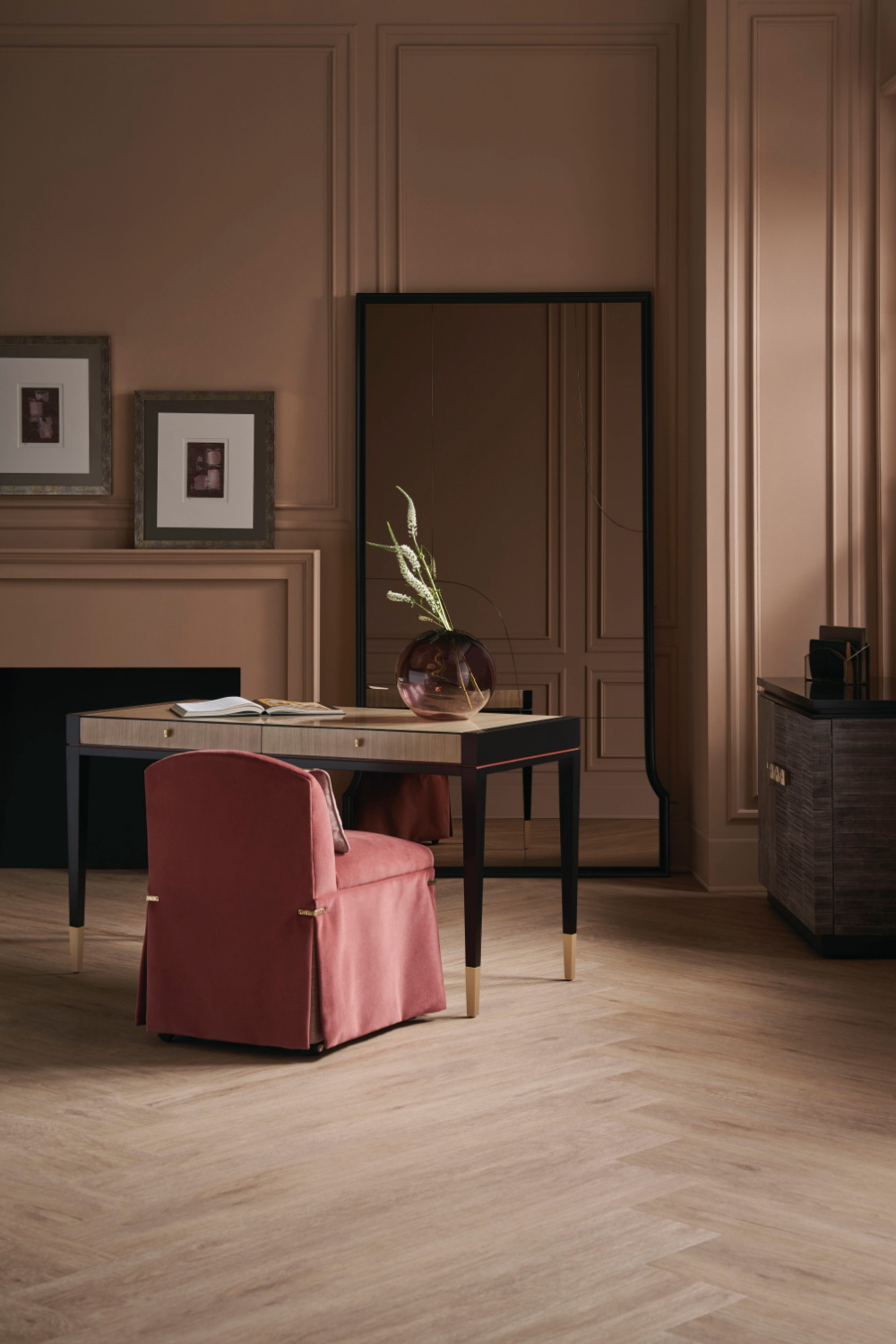 Camelback Accent Chair | Caracole Bustle | Caracole.eu.com