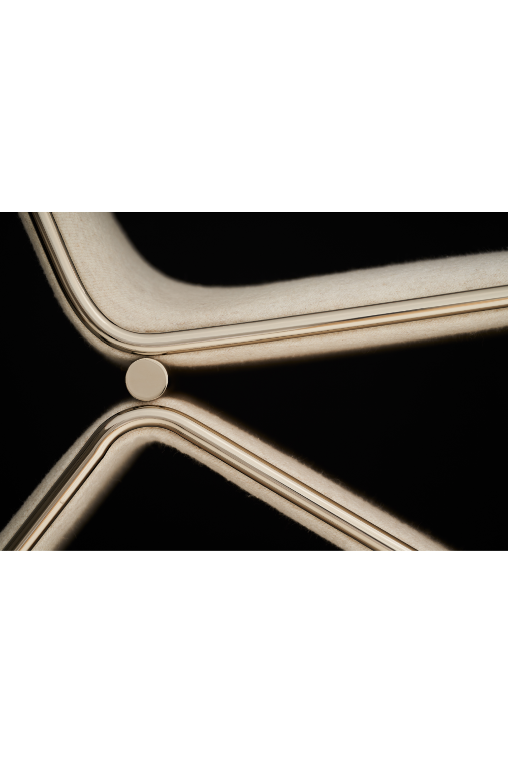 Modern Sculptural Lounge Chair | Caracole Parallax | Caracole.eu.com