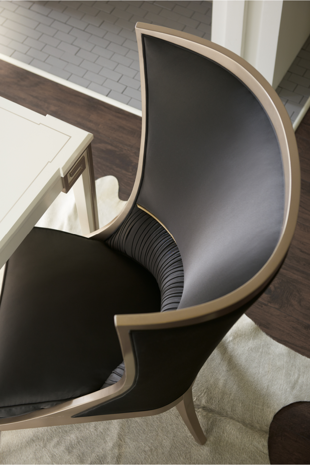 Black Curved Wingback Chair | Caracole Pop Your Collar | Caracole.eu.com