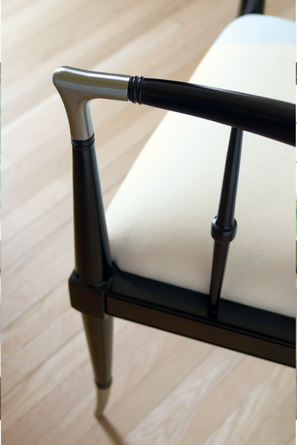 Modern Windsor Accent Chair | Caracole Black Beauty | Caracole.eu.com