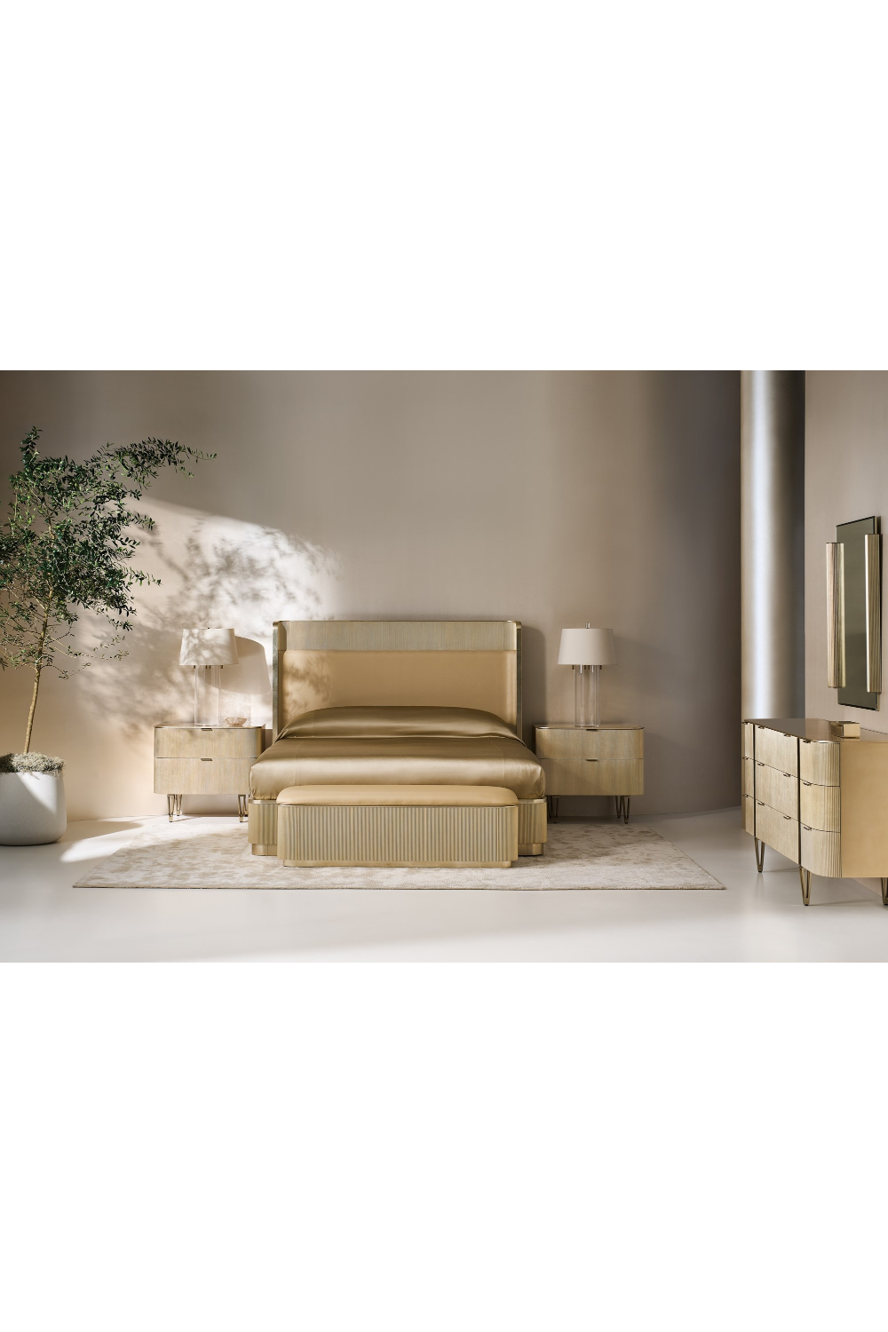 Gold Trim Reeded Queen Bed | Caracole Faill In Love | Caracole.eu.com