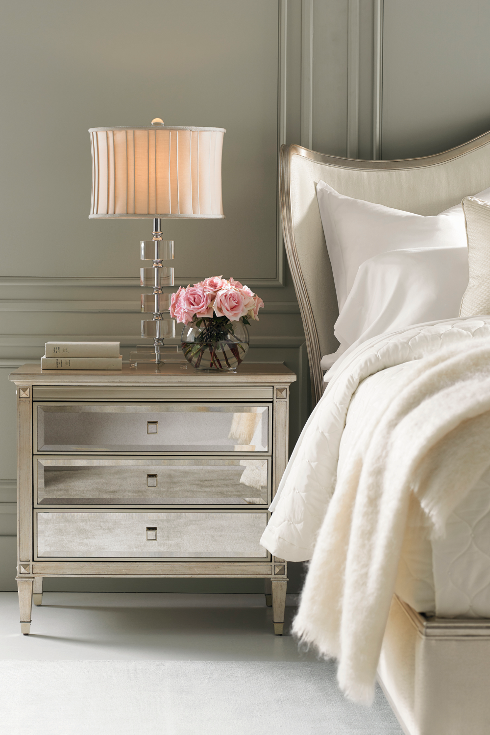 Winged Upholstered Bed | Caracole Bedtime Beauty | Caracole.eu.com