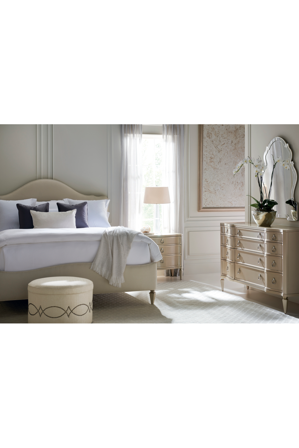 Camel-Back Modern Bed | Caracole A Night In Paris | Caracole.eu.com