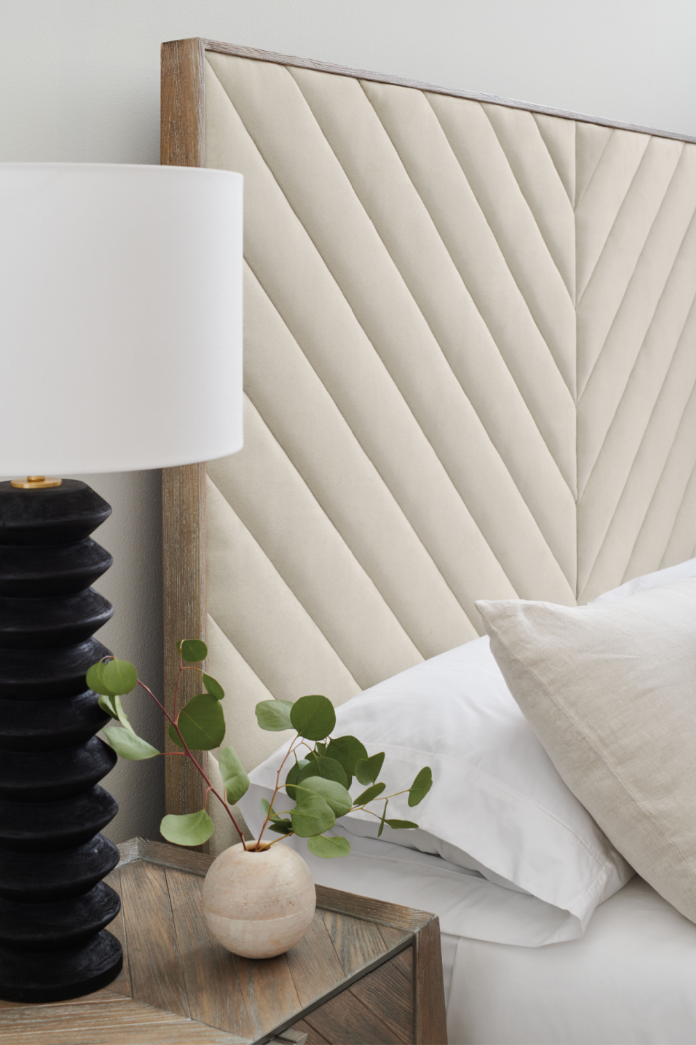 Ash Wood Upholstered Bed | Caracole Meet U In The Middle | Caracole.eu.com
