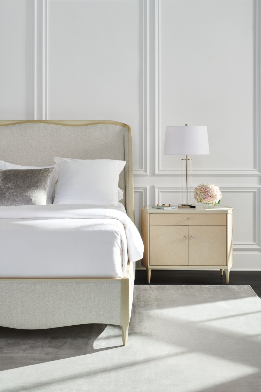 White Modern California King Bed | Caracole Deep Sleep | Caracole.eu.com