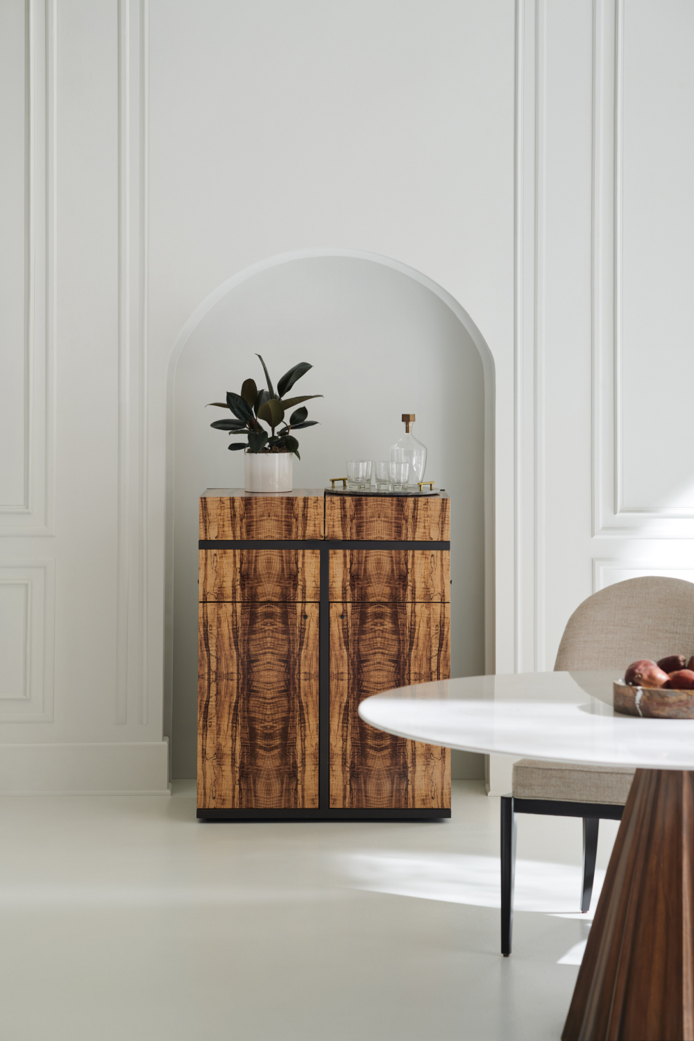 White Marble Dining Table | Caracole All Natural | Caracole.eu.com