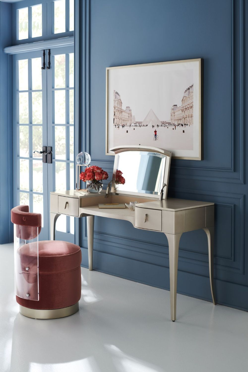 Flip Top Mirror Vanity Table | Caracole Kiss N Makeup | Caracole.eu.com