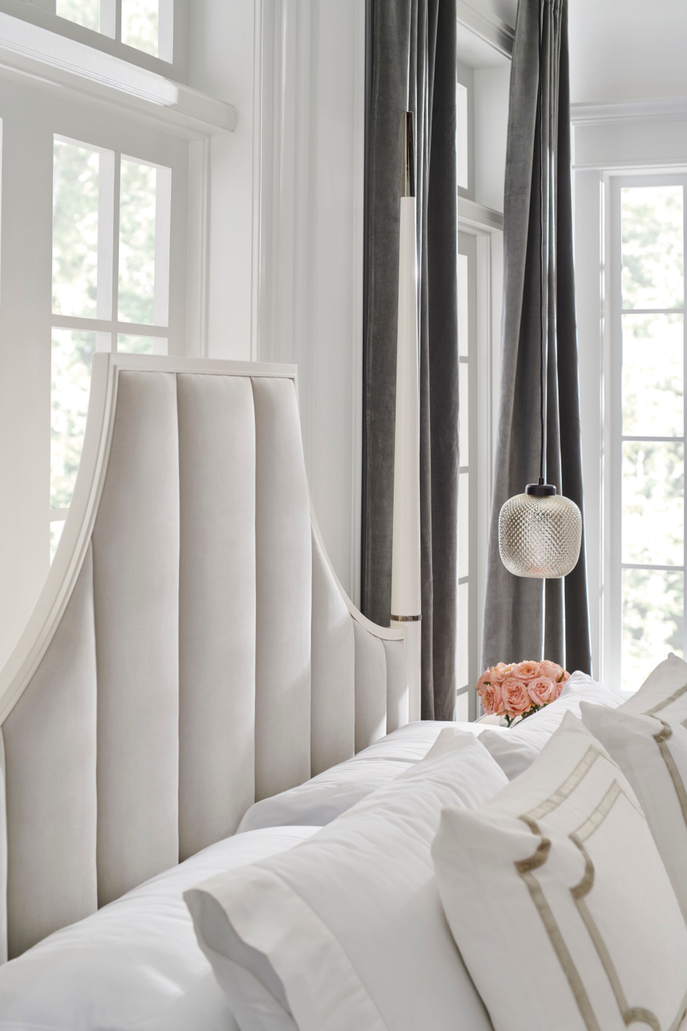 White Channel Tufted Queen Bed | Caracole To Post Or Not To Post | Caracole.eu.com