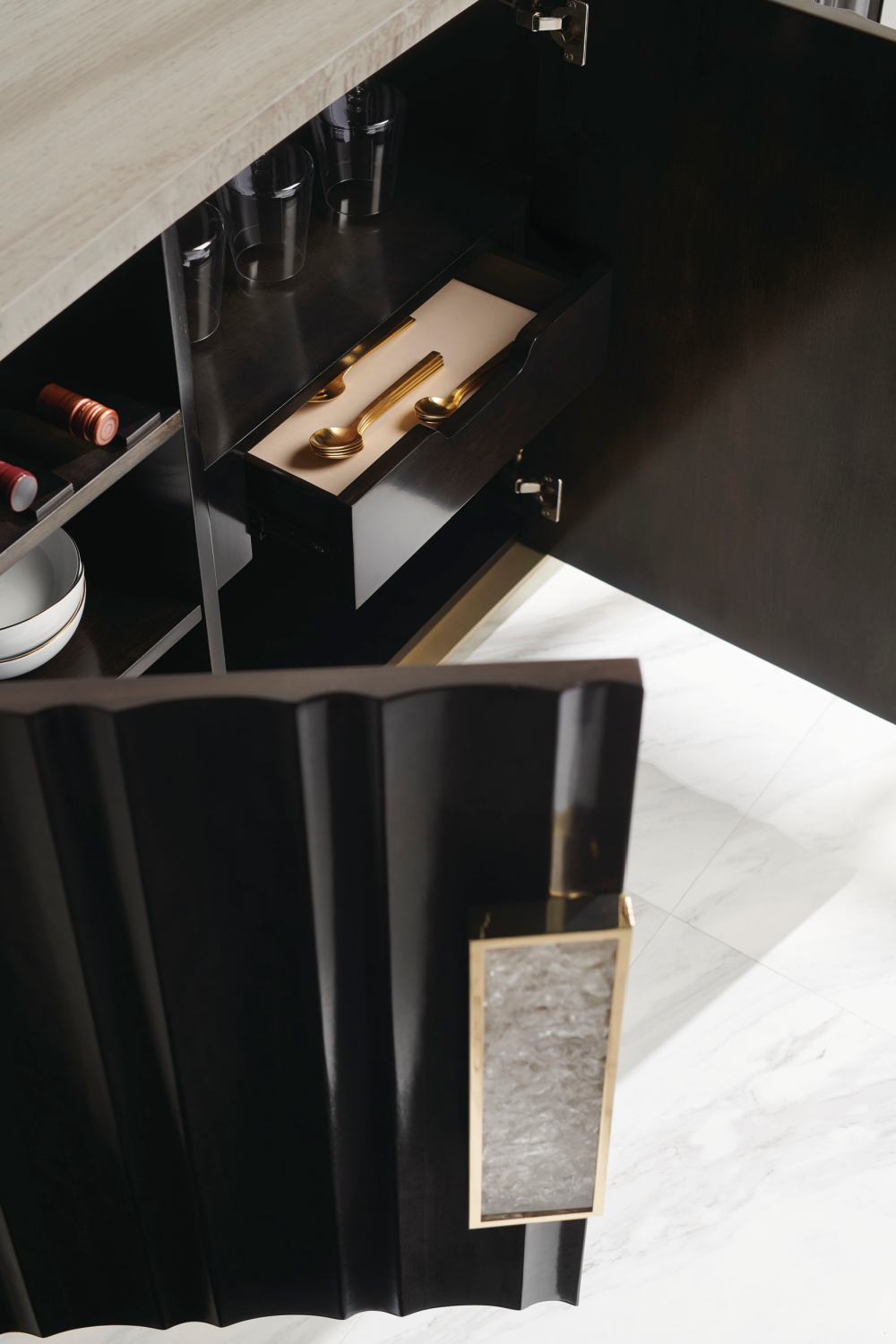 Dark Modern Buffet | Caracole Crushing It | Caracole.eu.com