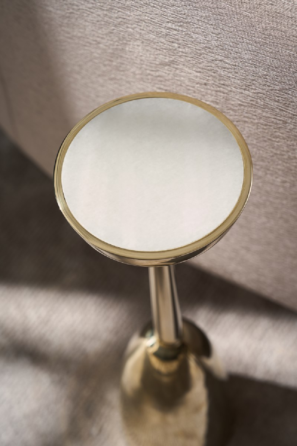 Gold Modern Side Table | Caracole Gamma | Caracole.eu.com