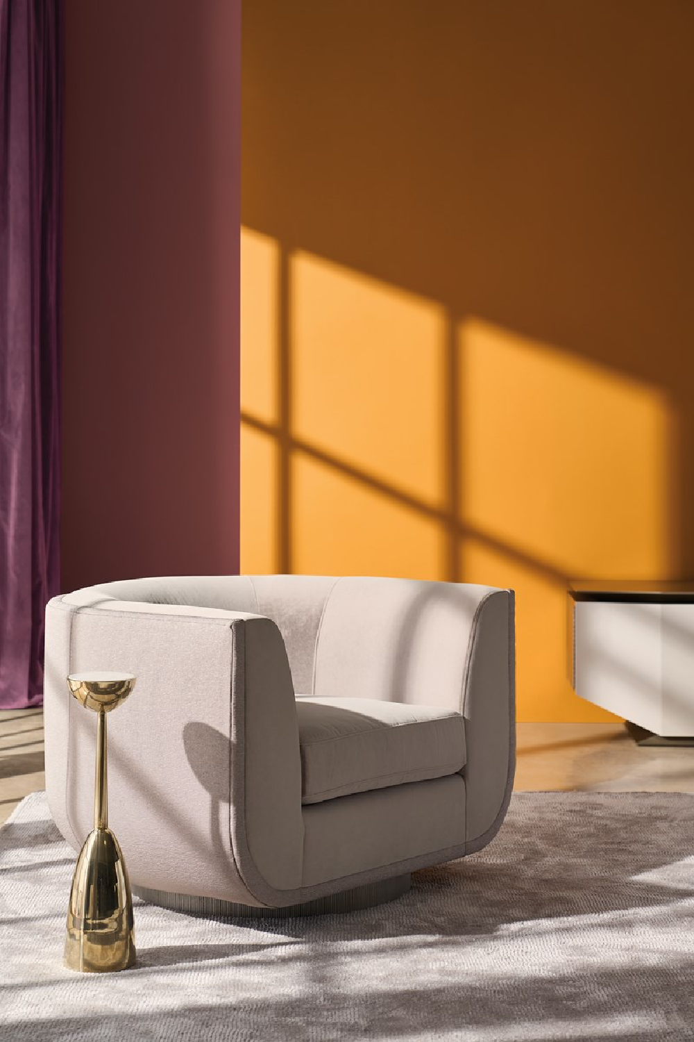 Gold Modern Side Table | Caracole Gamma | Caracole.eu.com