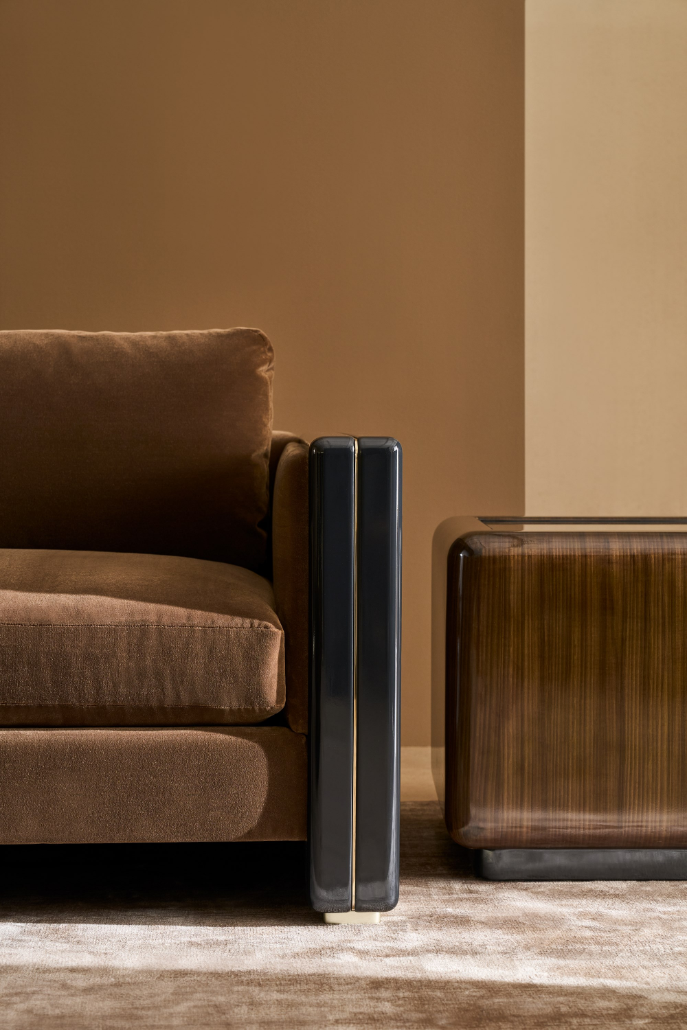 Mirror Top Cube Accent Table | Caracole Gelee | Caracole.eu.com