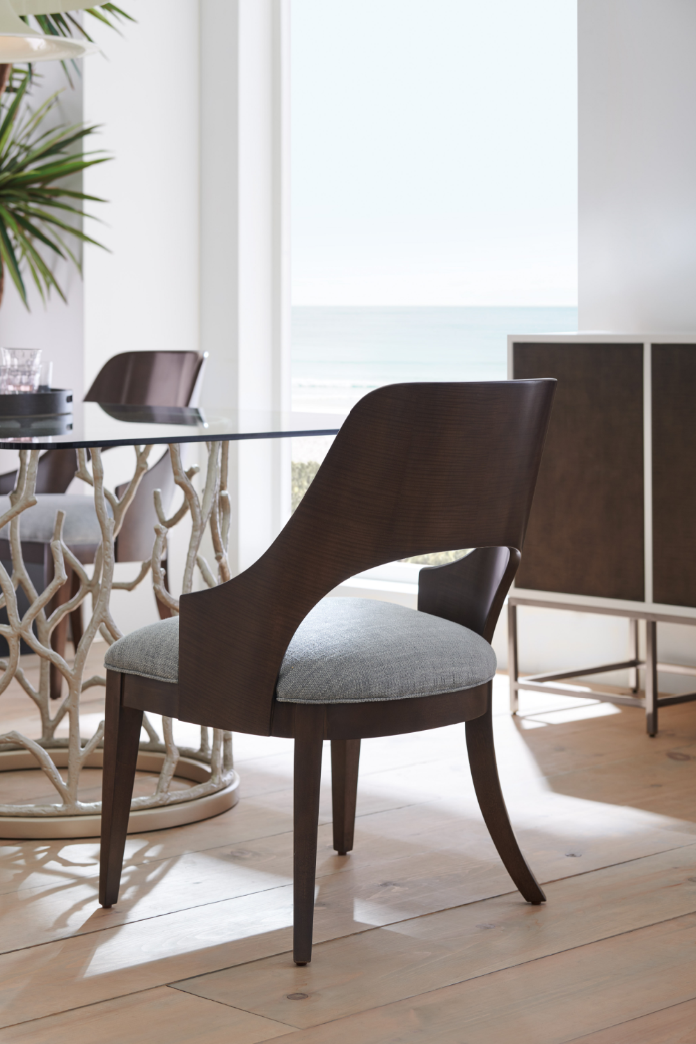 Rectangular Glass Modern Dining Table | Caracole Around The Reef | Caracole.eu.com