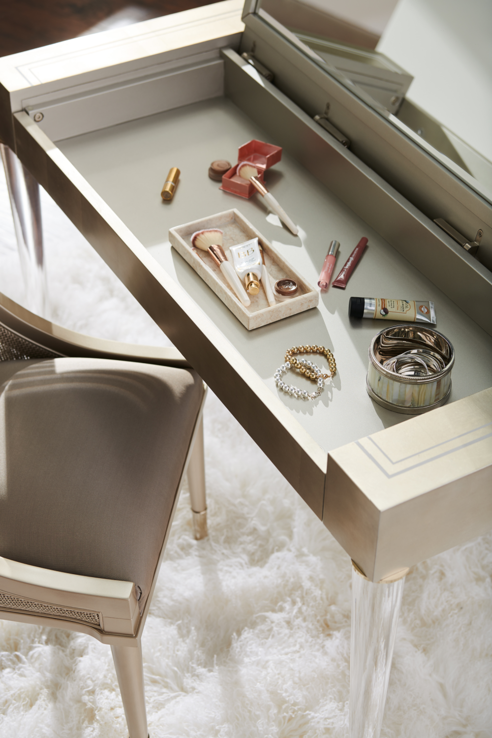 Modern Vanity Desk | Caracole Moment Of Clarity | Caracole.eu.com
