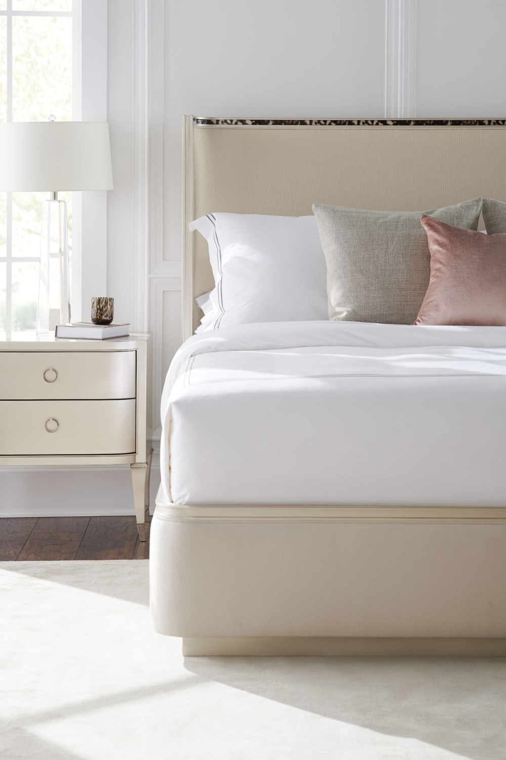Modern Minimalist Cream Bed | Caracole Dream Big | Caracole.eu.com