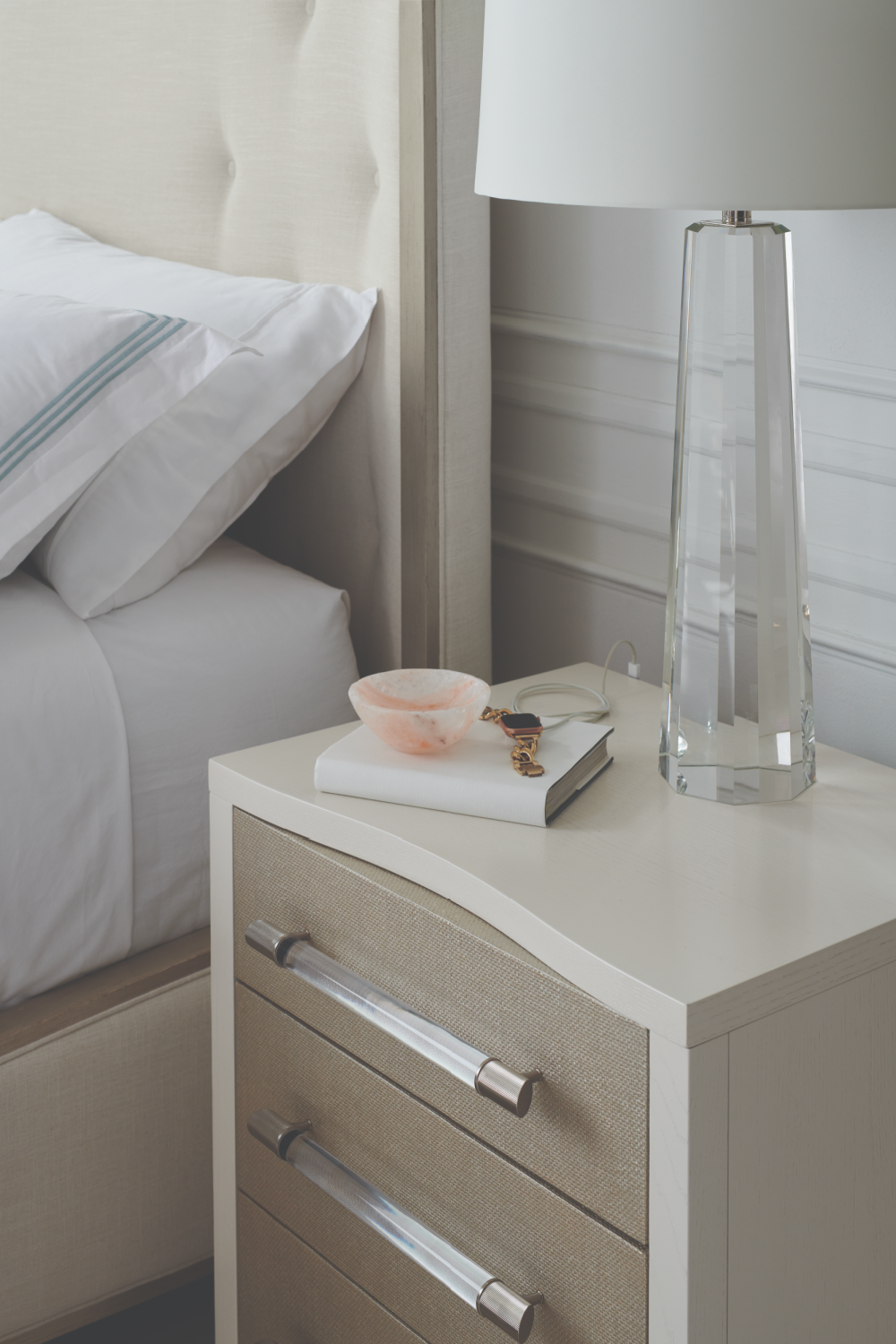 Gray Linen Bed | Caracole Clear The Air | Caracole.eu.com