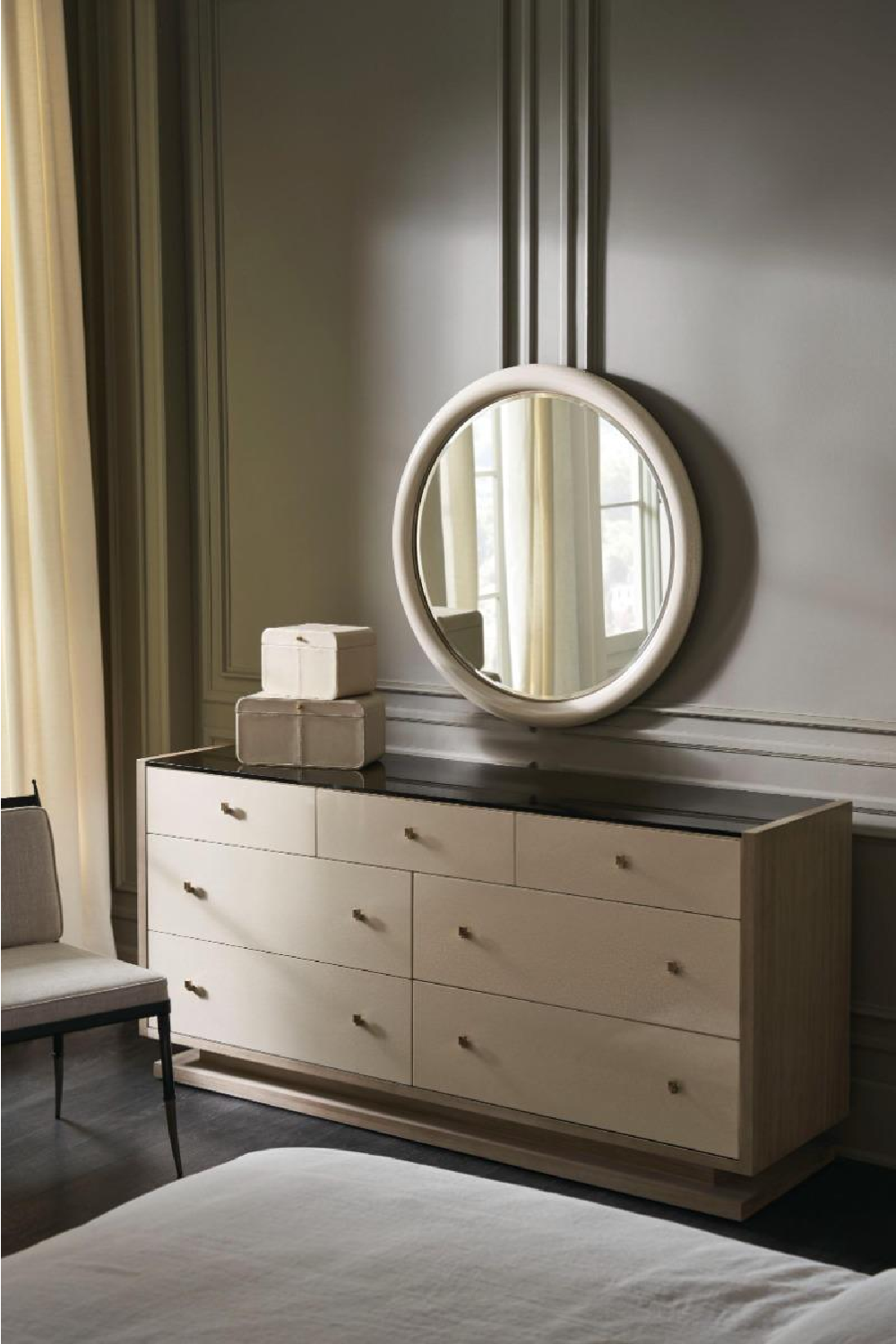 White 7-Drawer Dresser | Caracole Calypso | Caracole.eu.com