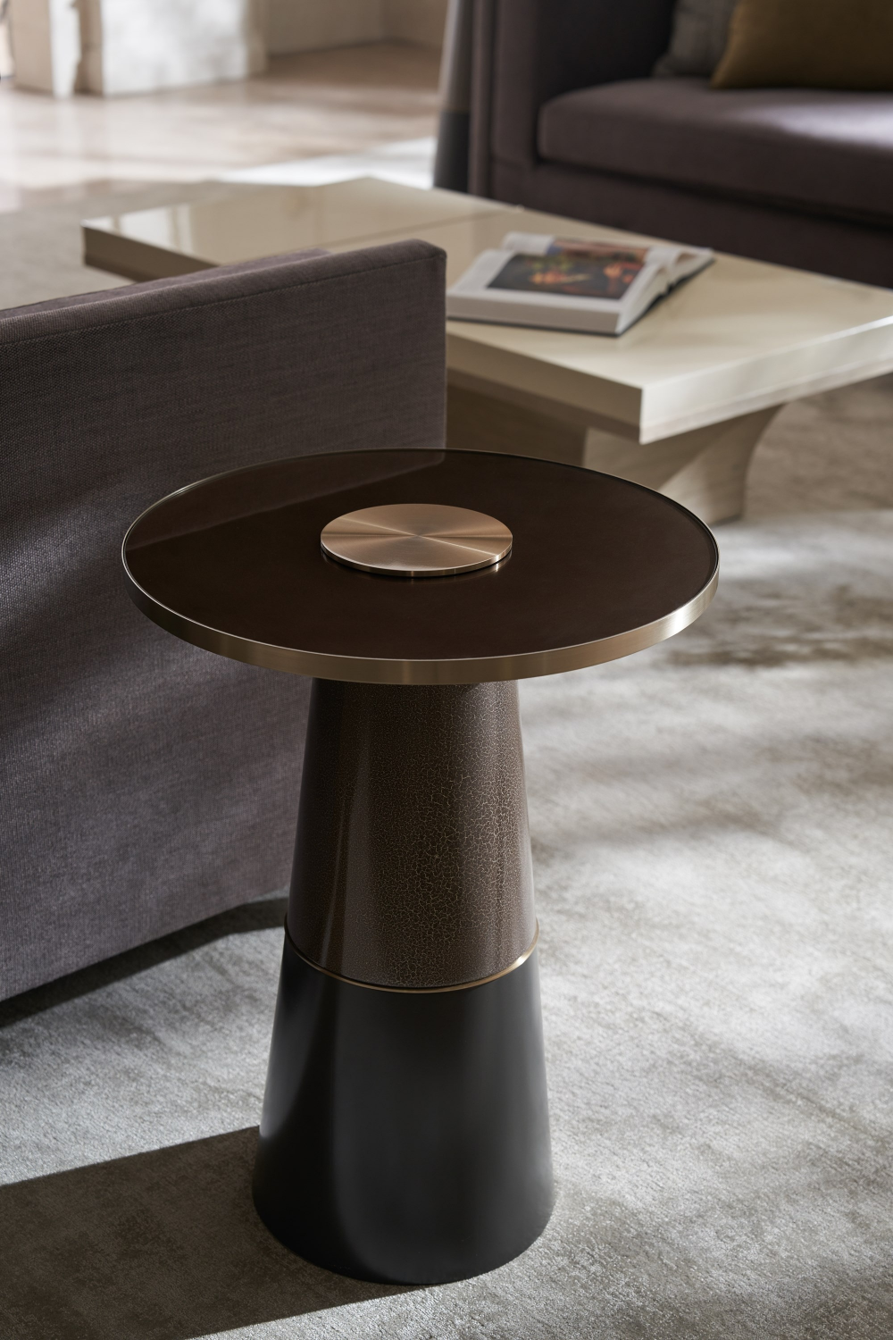 White-Top Modern Cocktail Table | Caracole Full Break | Caracole.eu.com
